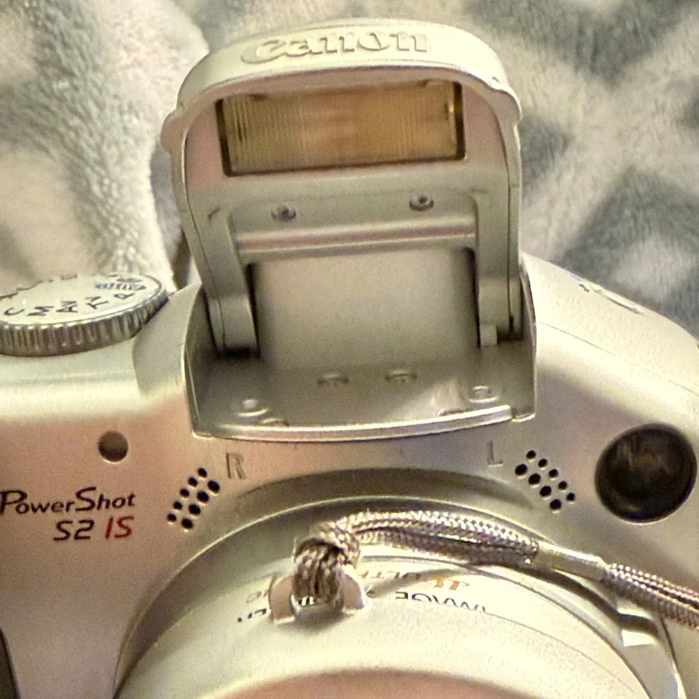 Canon PowerShot S2 IS Digital Camera -all original manuals. Excellent condition